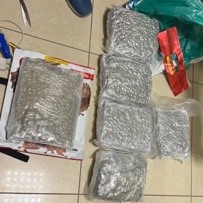 लखनऊ एयरपोर्ट पर 6.23 करोड़ के गांजे के साथ तस्करी का आरोपी गिरफ्तार