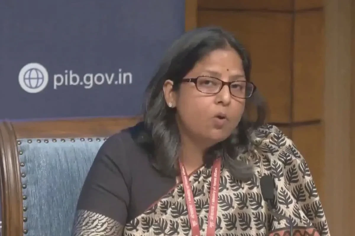 'बुकिंग के ढाई दिन बाद मिलेगा सिलेंडर', सरकार ने कहा- एलपीजी गैस की कोई कमी नहीं