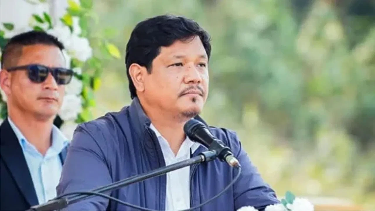 मेघालय में हिंसक झड़पों के बाद कर्फ्यू और बोर्ड परीक्षाएं स्थगित