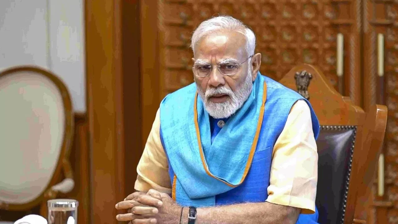 एलपीजी संकट के बीच पीएम मोदी के मंत्रियों को निर्देश: अफवाह फैलाने वालों पर रखें नजर