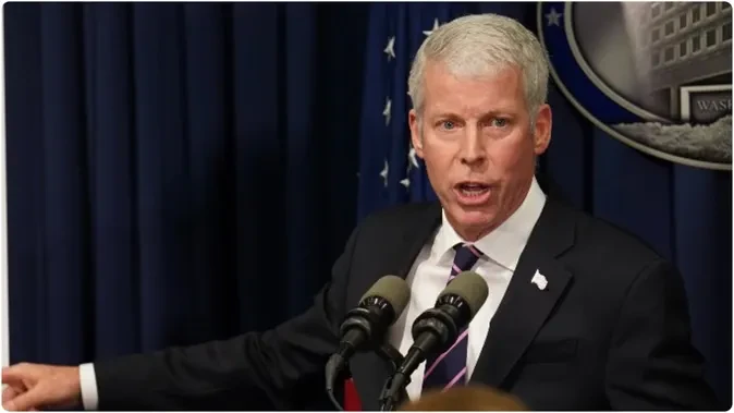 अमेरिकी नौसेना अभी तैयार नहीं, होर्मुज जलडमरूमध्य में तेल टैंकरों की निगरानी टली