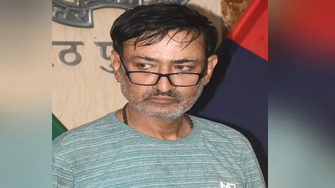 फूलबाग कॉलोनी में शराब पीकर हंगामा, खुद को आईएएस बताने वाला गिरफ्तार