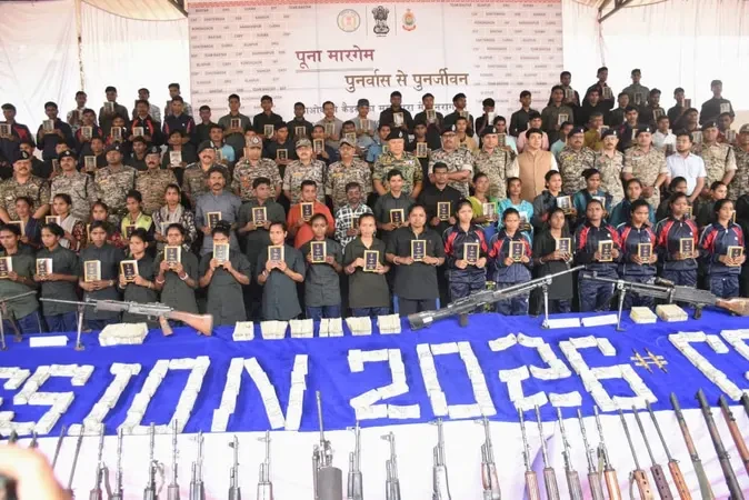 माओवादी समर्पण: जगदलपुर में पुलिस को मिले जवानों से छीने गए हथियार