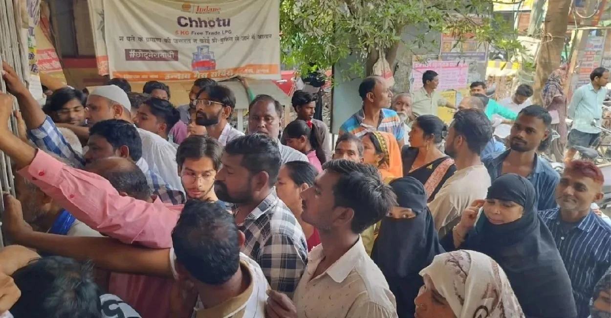 उत्तर प्रदेश में गैस संकट बढ़ा, रसोई गैस के लिए लोगों में हंगामा