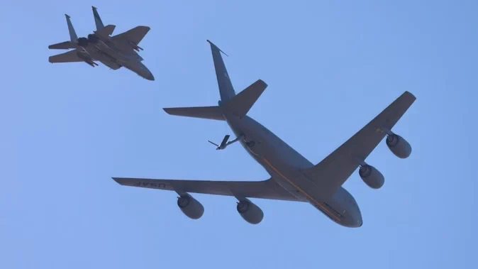 अमेरिकी KC-135 टैंकर विमान पश्चिमी इराक में दुर्घटनाग्रस्त, चार की मौत