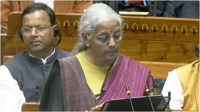 निर्मला सीतारमण ने पेश किया 1 लाख करोड़ रुपये का आर्थिक स्थिरीकरण फंड