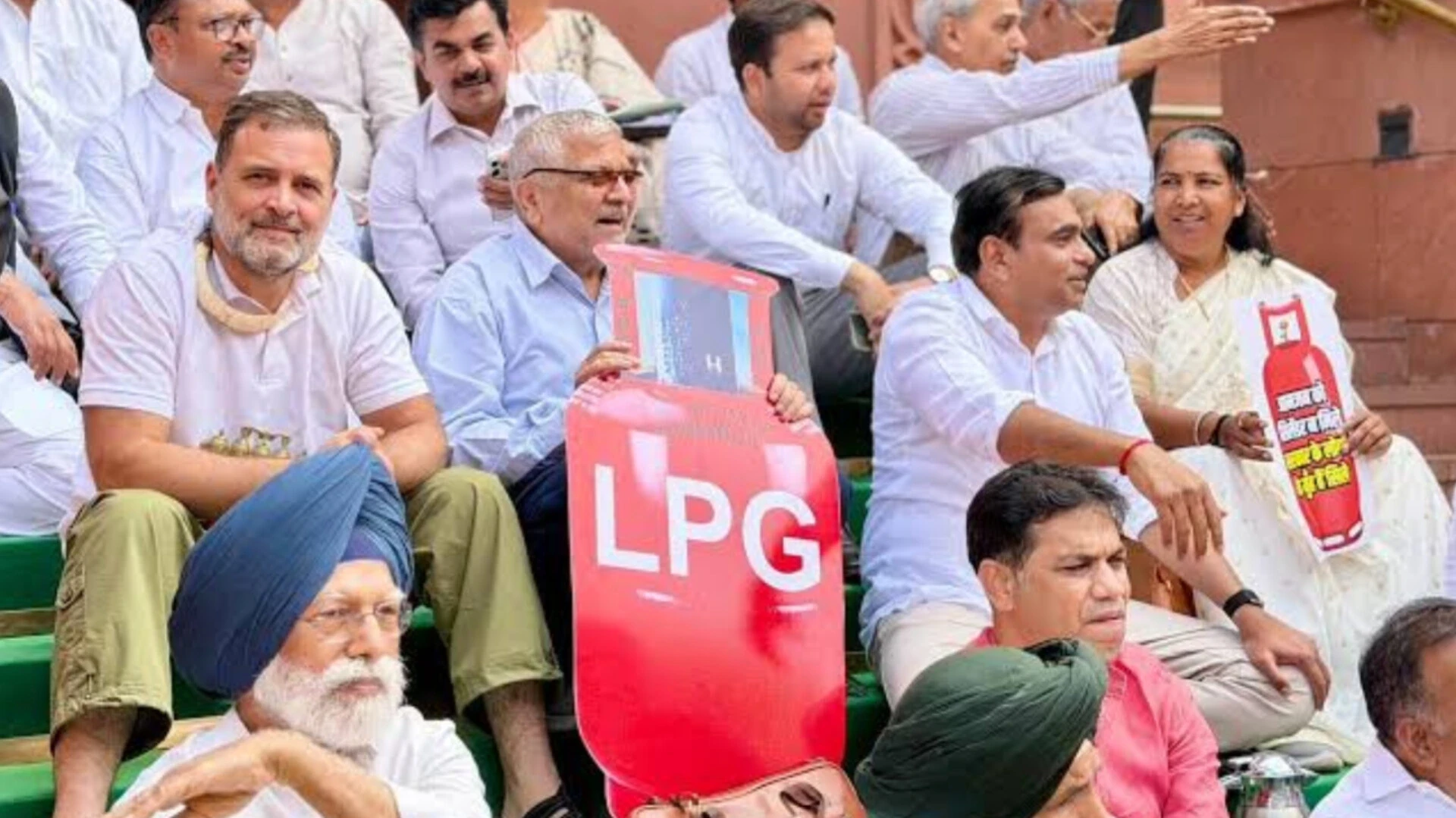 ईंधन गैस एवं पेट्रोलियम पर छिछोरी राजनीति !