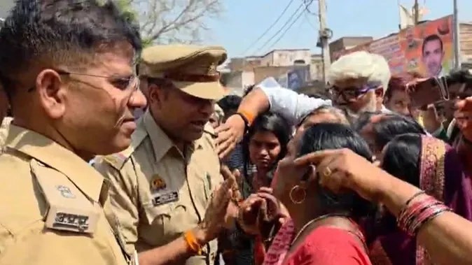 अंबेडकरनगर: सड़क हादसे में दो युवकों की मौत, गुस्साए लोगों ने लगाया जाम