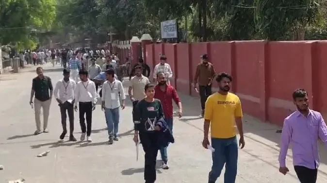 सहारनपुर में पुलिस भर्ती परीक्षा में दो सिपाही नकल करते गिरफ्तार