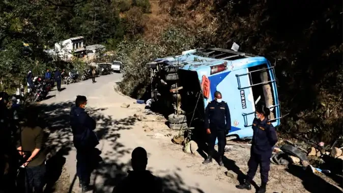 नेपाल: मनोकामना मंदिर से लौट रहे सात भारतीय श्रद्धालुओं की मौत, कई घायल