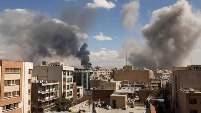 अमेरिका का ईरान पर बड़ा हमला, होर्मुज के पास गिराया 5000 पाउंड वजनी बम