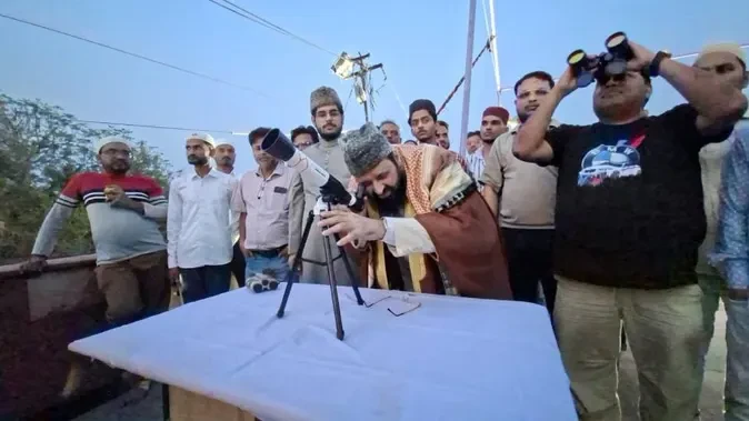 नहीं दिखा चांद, 21 को मनाई जाएगी ईद; टीले वाली मस्जिद के शाही इमाम ने किया एलान