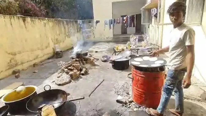 बीबीएयू छात्रावास में गैस सिलिंडर की कमी, छात्रों को खाना बनाने में हो रही परेशानी