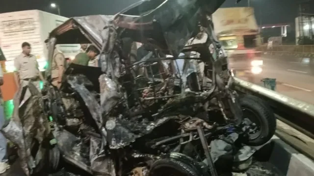 पानीपत: जीटी रोड पर भीषण सड़क हादसा, ईको वैन में लगी आग, 1 की मौत