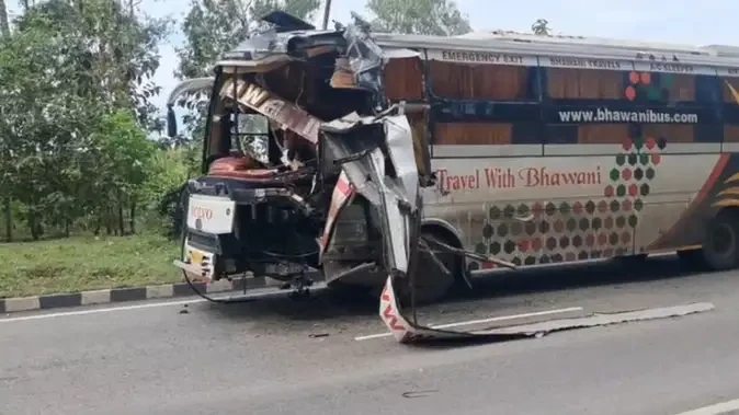 जम्मू-पठानकोट हाईवे पर दो बसों में आमने-सामने टक्कर, मची चीख-पुकार