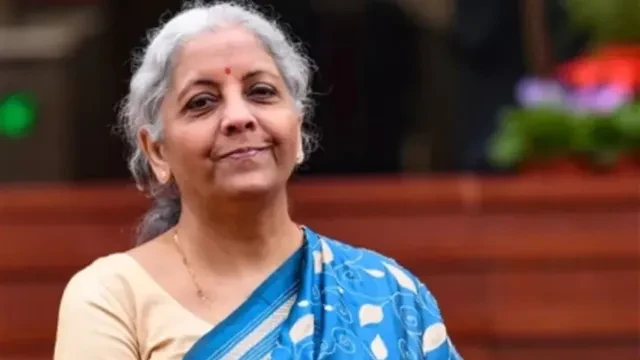 वित्त मंत्री ने आयकर अधिकारियों को दी हिदायत, लोकल भाषा में करदाताओं को करें जागरूक