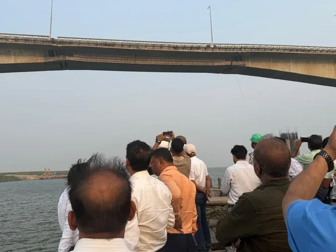 विक्रमशिला पुल के खंभे 17-19 की सुरक्षा दीवारें तेज बहाव से क्षतिग्रस्त