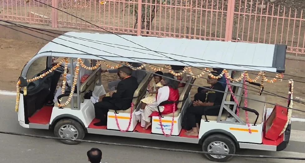 राष्ट्रपति द्रौपदी मुर्मू ने गिरिराज गोवर्धन में किए दर्शन, श्रद्धालुओं के बीच बढ़ा उत्साह