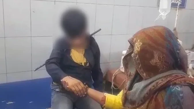 किशोर के गले के आर-पार हुआ सरिया: क्रिकेट खेलने के दौरान हुआ हादसा