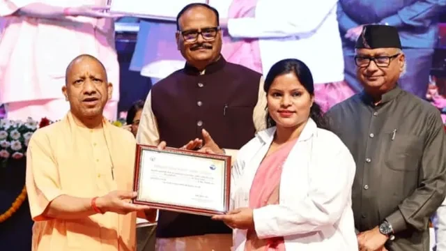 नर्सिंग पेशा सेवा और संवेदना से जुड़ा, महिलाओं ने पुरुषों को छोड़ा पीछे: सीएम योगी