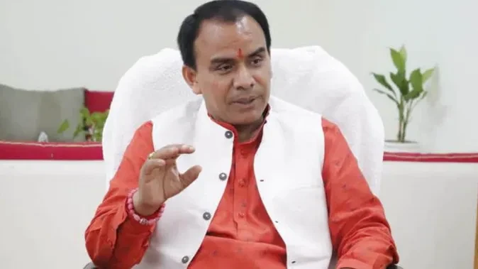 नौ साल बाद हटा कैबिनेट मंत्री धन सिंह से स्वास्थ्य महकमा, पश्चिम बंगाल चुनाव प्रचार में सक्रीय