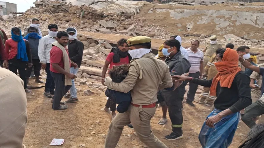 अमोनिया गैस रिसाव के चलते कोल्ड स्टोरेज धराशायी, कई मजदूर दबे