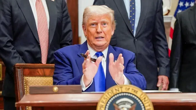 अमेरिका-ईरान वार्ता: ट्रंप ने सैन्य हमले फिलहाल टालने का दिया आदेश