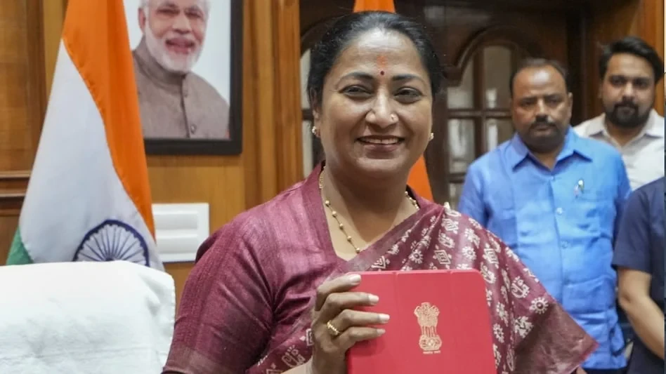 दिल्ली: सीएम रेखा गुप्ता ने पेश किया ₹1.03 लाख करोड़ का बजट, जानिए किसे क्या मिला