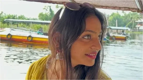 वायरल गर्ल मोनालिसा ने फिल्म निर्देशक पर गंभीर आरोप लगाए; कहा- 'वे बेहद घटिया इंसान हैं'