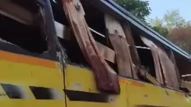 करोल बाग में बड़ा हादसा: झंडेवालान मंदिर के पास बस पलटी, दो की मौत