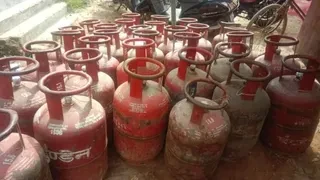 उज्ज्वला लाभार्थियों को 45 दिन बाद, सामान्य उपभोक्ताओं को 25 दिन बाद मिलेगा सिलेंडर