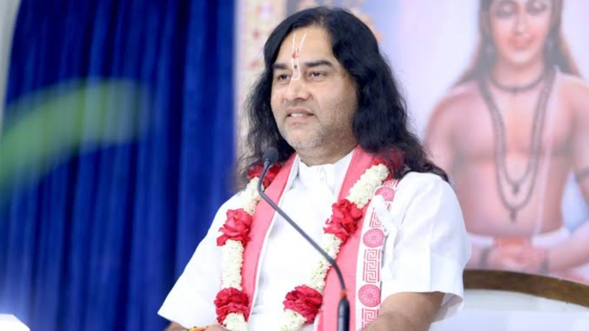 'गैस की रोटी से दम नहीं रहा', देवकीनंदन महाराज का बयान वायरल; अखिलेश ने कसा तंज