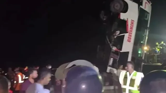 बांग्लादेश: पद्मा नदी में गिरी यात्रियों से भरी बस, 23 लोगों की मौत