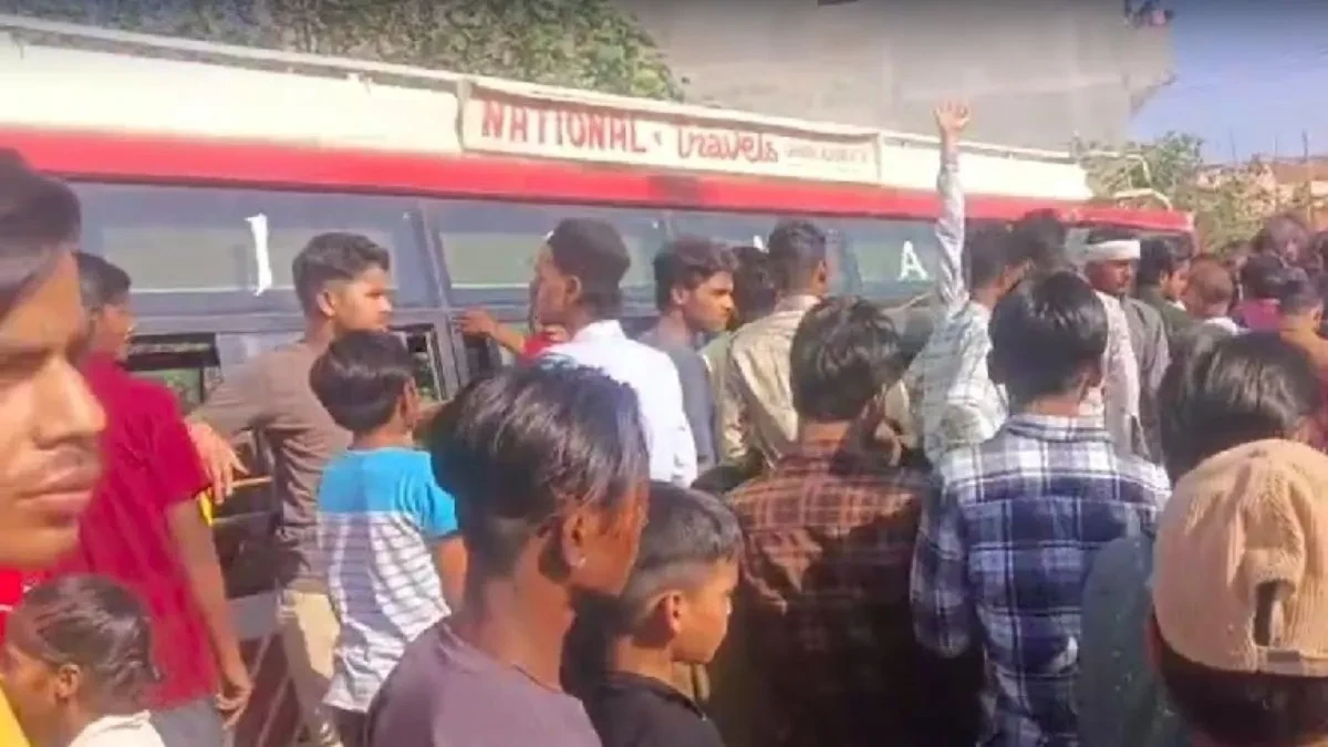 फिरोजाबाद में 15 साल के किशोर की बरात बस हादसे में दर्दनाक मौत