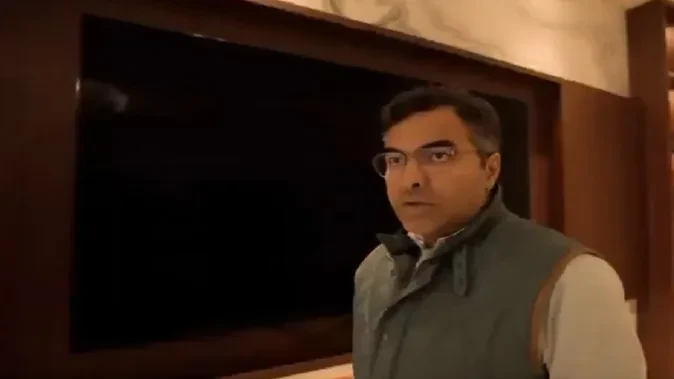 भाजपा का 'धुरंधर-3' वाला ट्रेलर: केजरीवाल पर 'शीश महल' को लेकर किया हमला