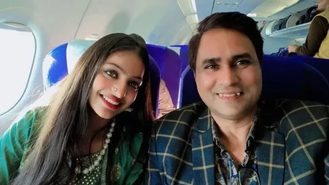 'उसका परिवार और समाज मेरे साथ है...': सनोज ने साझा किया मोनालिसा के परिवार का वीडियो