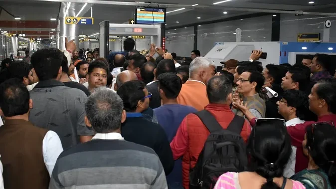 दिल्ली के जाफराबाद मेट्रो स्टेशन पर तेज धमाके की आवाज से हड़कंप, सभी यात्री सुरक्षित