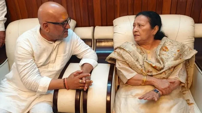 रामपुर में अजय राय ने आजम खान के परिवार से की मुलाकात