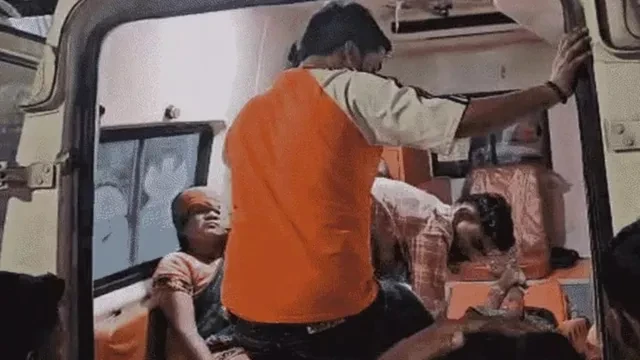 छिंदवाड़ा: सीएम के कार्यक्रम से लौट रही बस की ट्रक से टक्कर, 10 की मौत