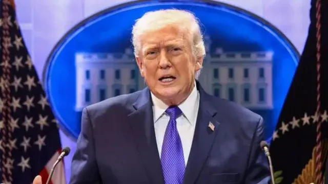 ईरान को ट्रंप की चेतावनी: 'समझौता करो या हमला झेलो'