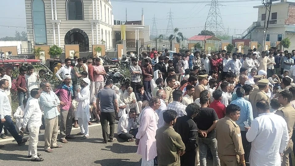 शामली में छात्र की हत्या पर बवाल, हाईवे जाम; बुलडोजर कार्रवाई की मांग