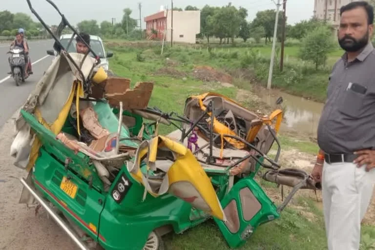 ग्वालियर: स्कॉर्पियो की टक्कर से ऑटो सवार पांच लोगों की मौत