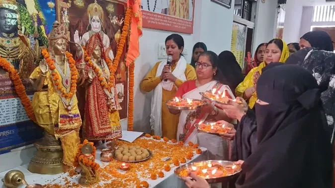 वाराणसी में मुस्लिम महिलाओं ने रामनवमी पर उतारी प्रभु श्रीराम की महाआरती, शांति का दिया संदेश