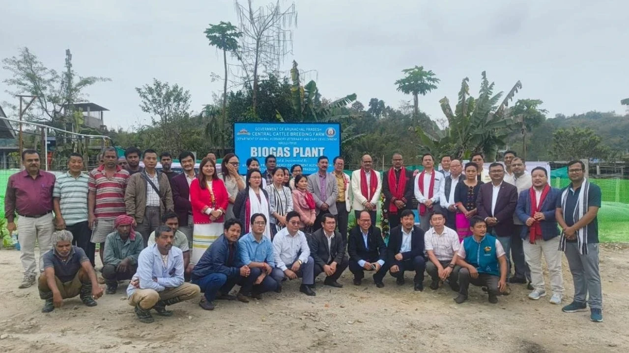 LPG संकट में ‘देसी जुगाड़’! अरुणाचल में गोबर से बन रही गैस