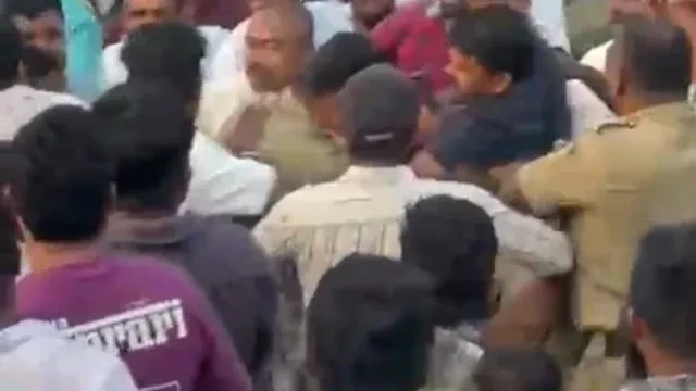 कर्नाटक: प्री-वेडिंग शूट को लेकर मंदिर परिसर में झगड़ा, 7 गिरफ्तार