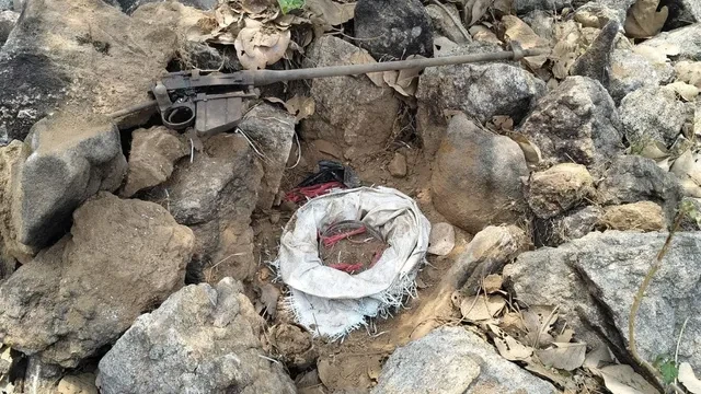 जमुई में सुरक्षा बलों की कार्रवाई, राइफल और डेटोनेटर समेत कई हथियार बरामद
