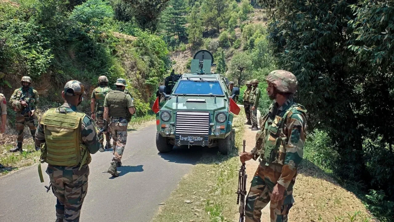 कुपवाड़ा: सेना के बैरक में गोलीबारी, तीन जवान घायल