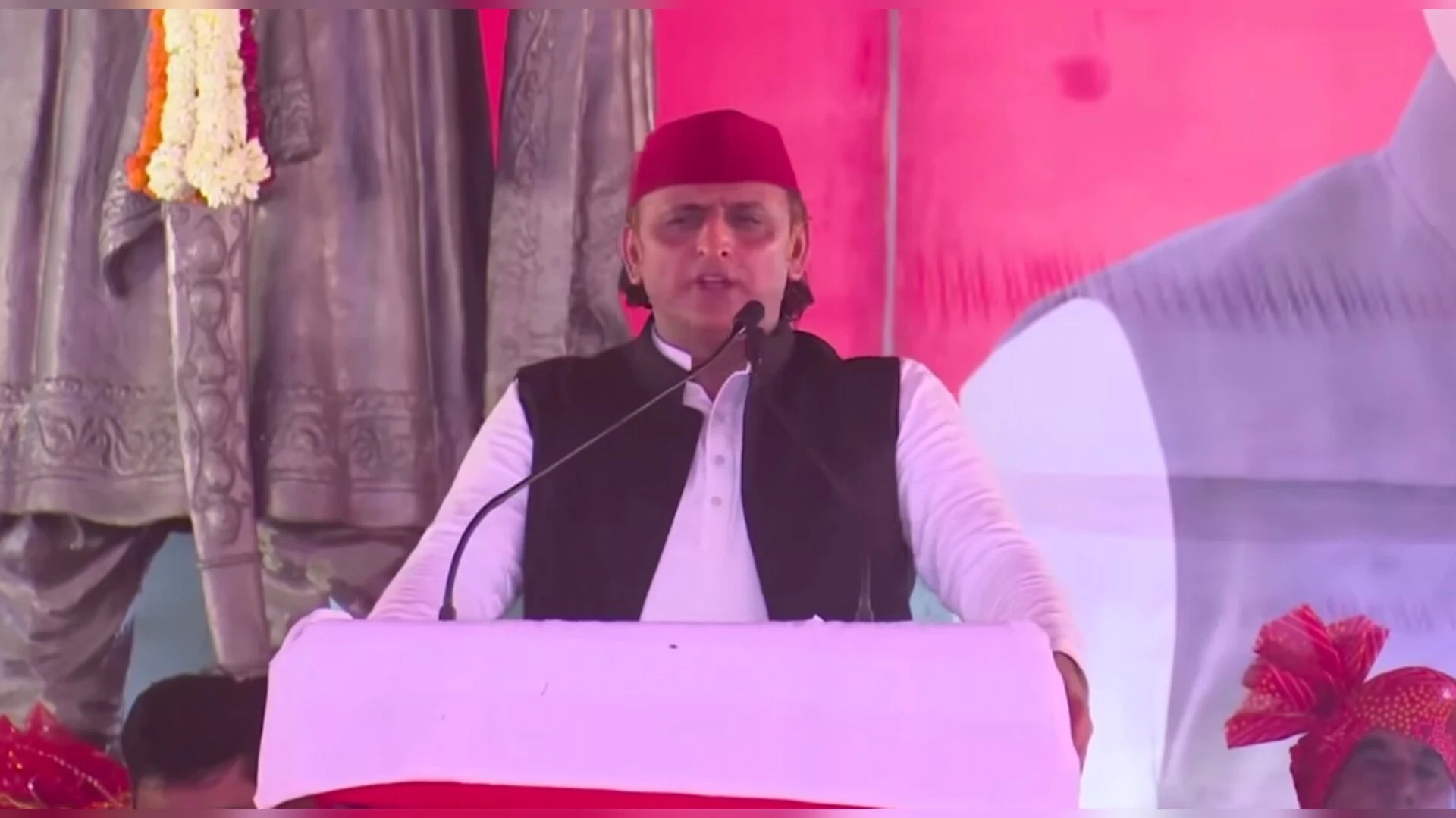 दादरी में अखिलेश यादव का भाजपा पर हमला, बोले- नोएडा रैली में भीड़ जबरन जुटाई गई