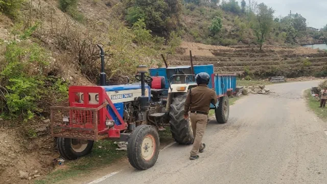 अल्मोड़ा: चिन्तोली में ट्रैक्टर पलटने से दो युवकों की मौत, दो गंभीर रूप से घायल