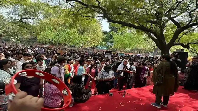 ट्रांसजेंडर विधेयक के खिलाफ दिल्ली में प्रदर्शन, सरकार से तत्काल वापसी की अपील